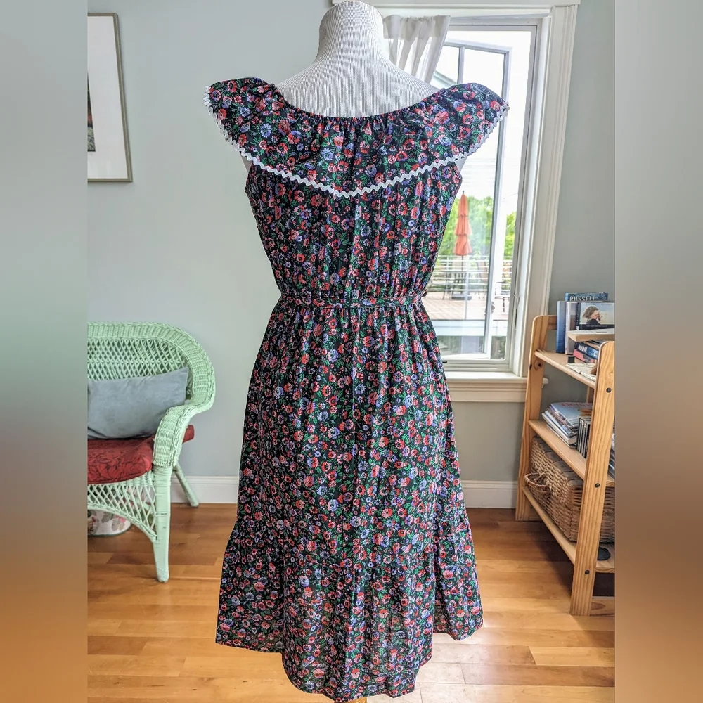 Vintage 1970s Pink Purple On Black Floral Ruffle Collar Prairie Dress M/L Retro - Picture 3 of 3